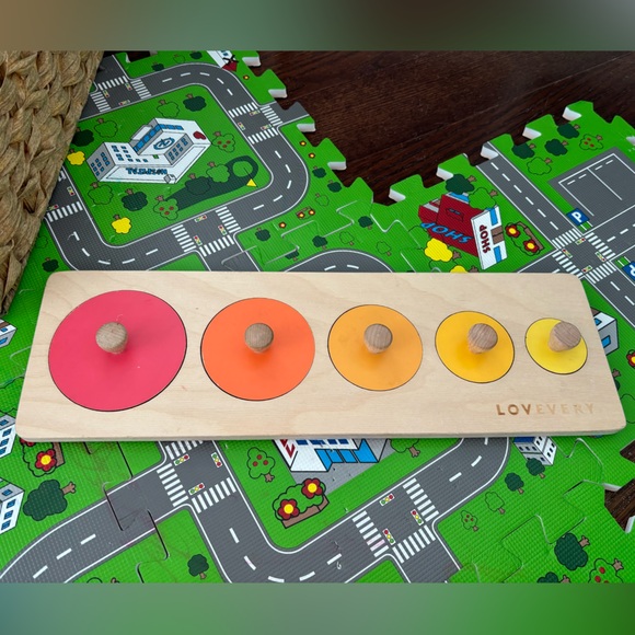 Lovevery Circle of Friends Puzzle - Picture 2 of 3